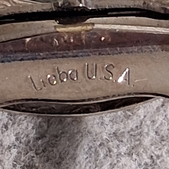 Silver Circular Scarf Clip Brooch - Picture 4 of 4